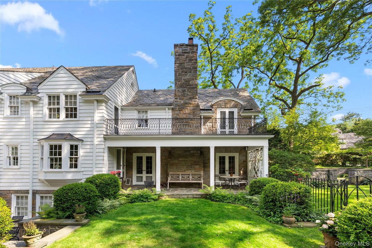 Exterior, Facade, Queen Anne Victorian