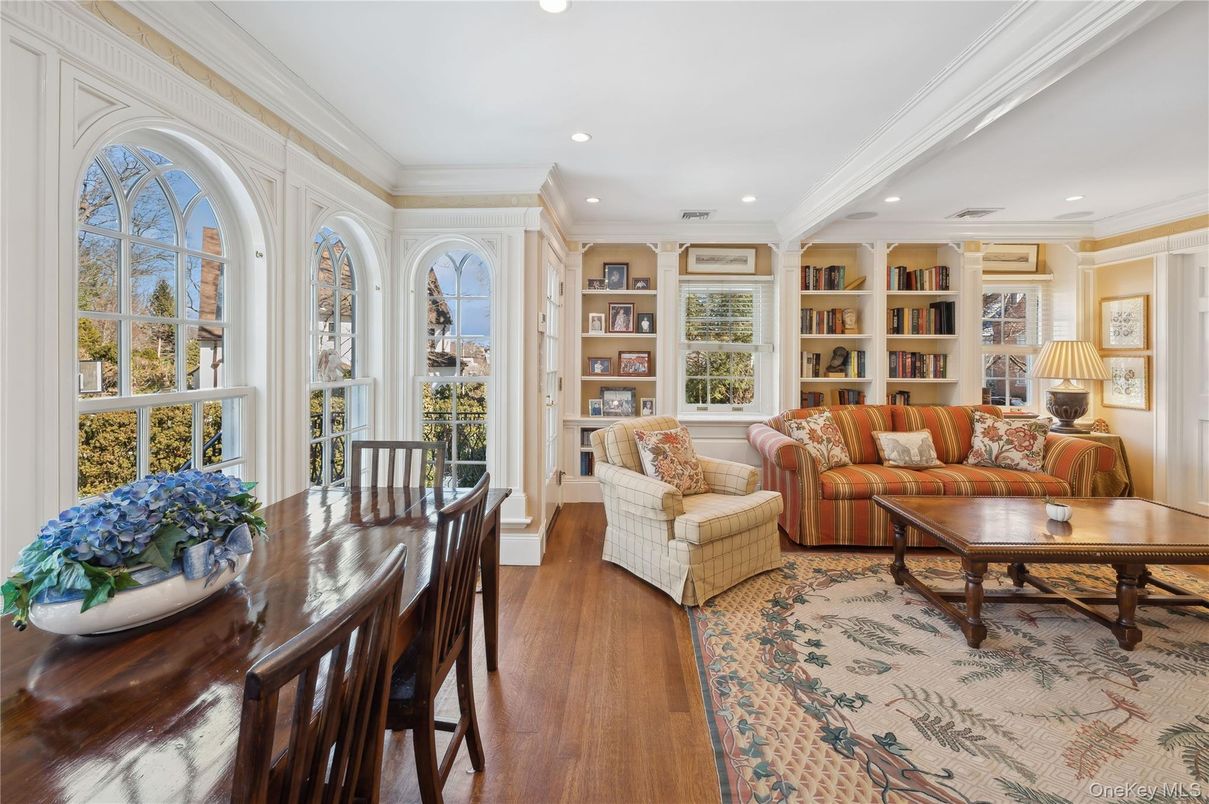 Dining room, Interior, Living room, Recessed Lighting, Wood Texture Flooring