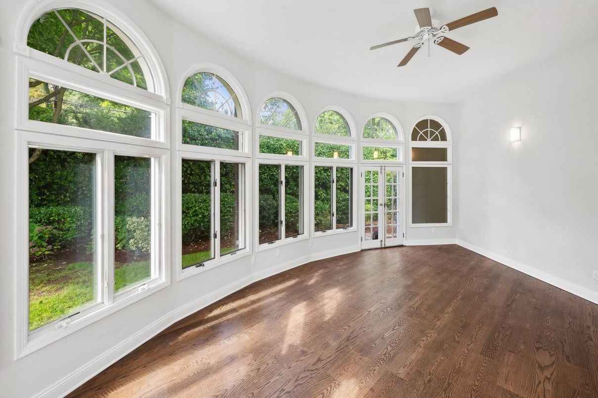 Empty room, Interior, Sun Room, Wood Texture Flooring