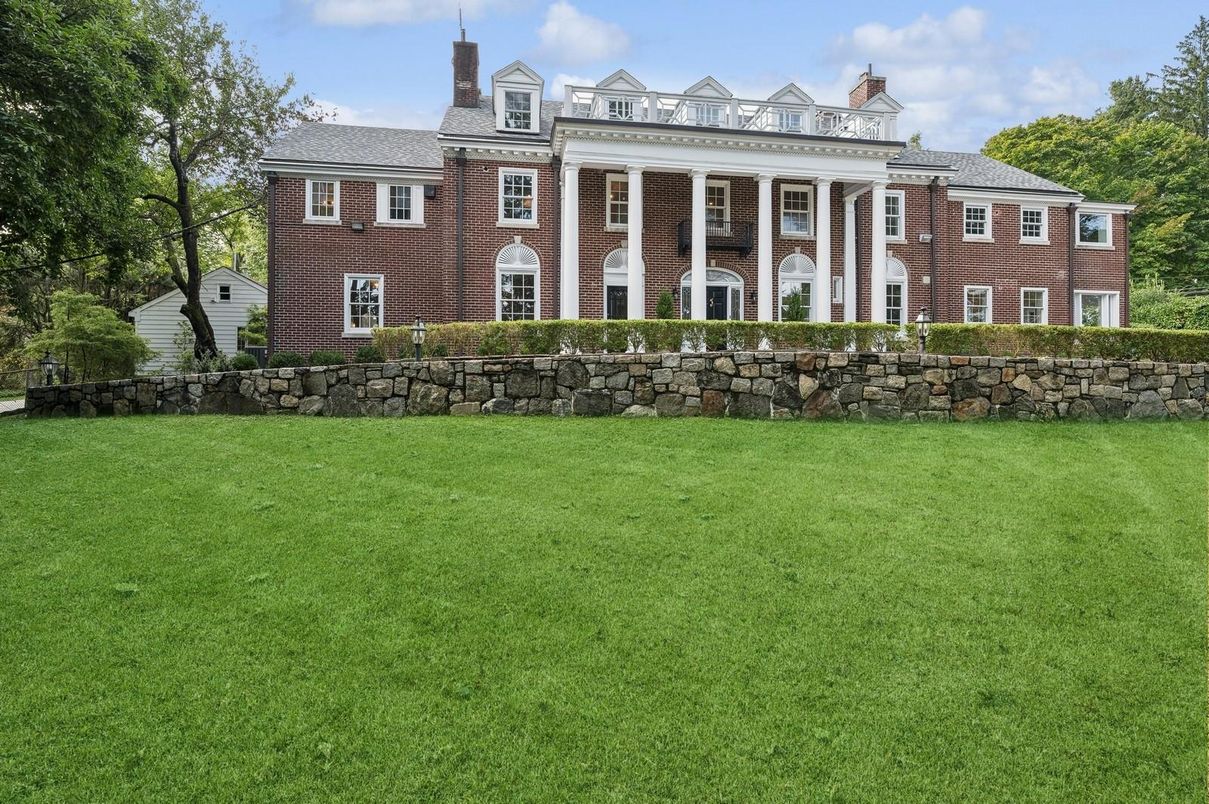 Backyard, Exterior, Facade, Brick Facade, Georgian