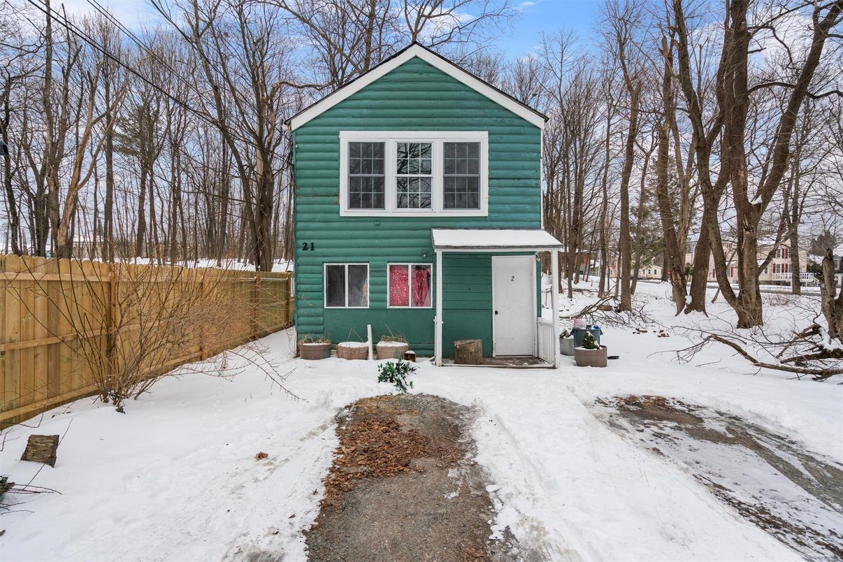 Backyard, Exterior, Facade, Raised Ranch