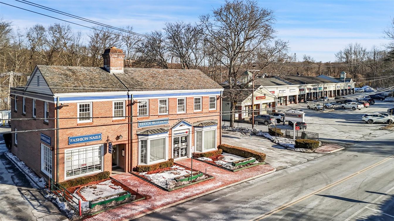 Exterior, Facade, Brick Facade, Georgian