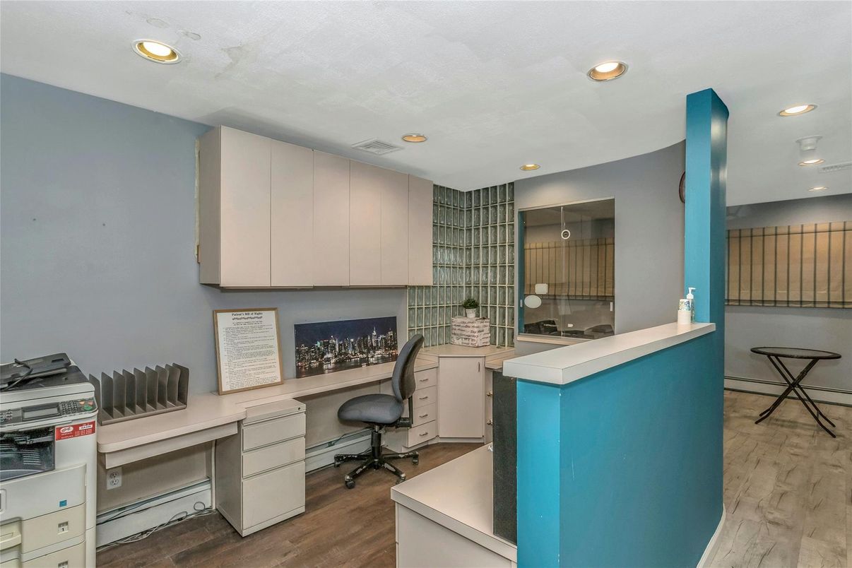 Home Office, Interior, Recessed Lighting, Wood Texture Flooring