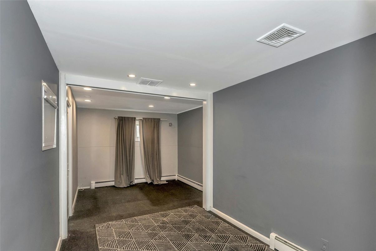 Empty room, Interior, Recessed Lighting