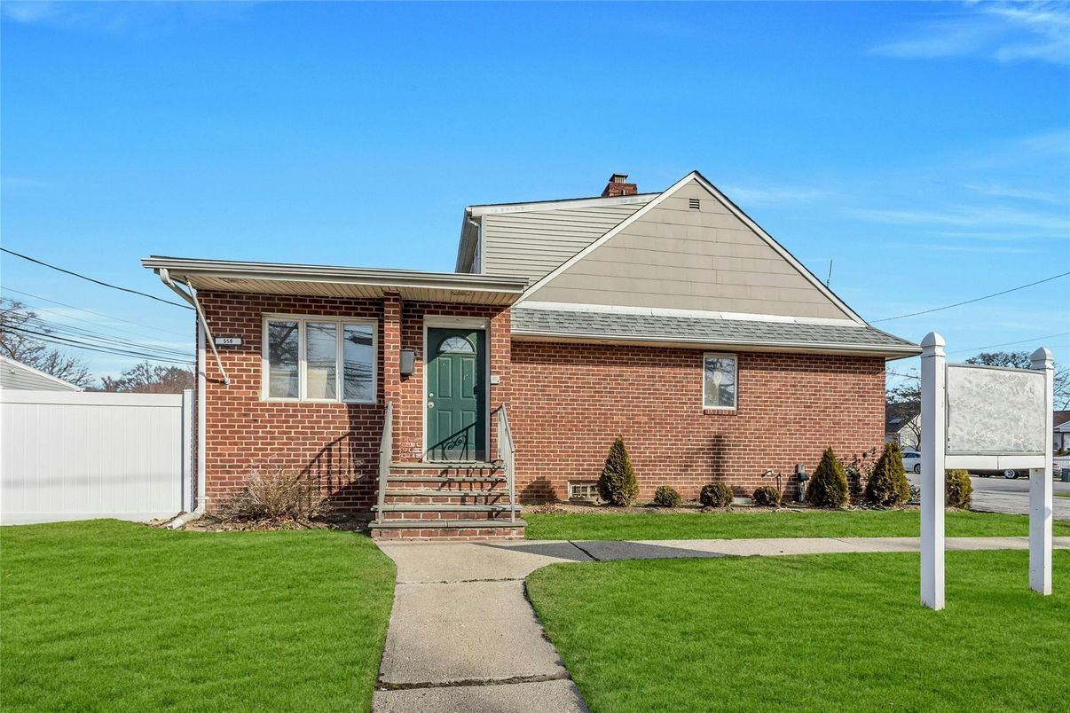 Exterior, Facade, Brick Facade, Cape Cod