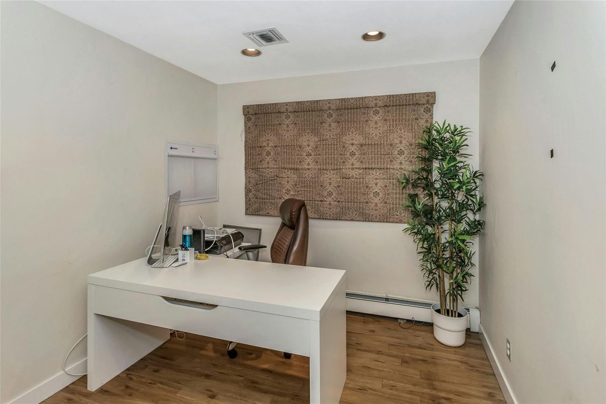 Home Office, Interior, Recessed Lighting, Wood Texture Flooring