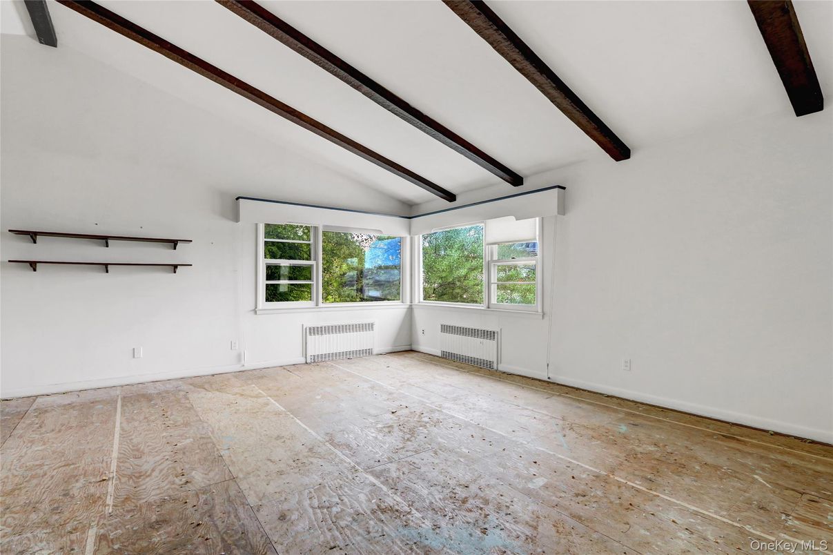 Empty room, Interior, Wooden Beams