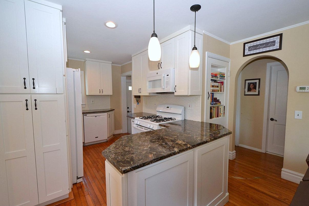 Interior, Kitchen, Pendant Lights, Recessed Lighting, Wood Texture Flooring