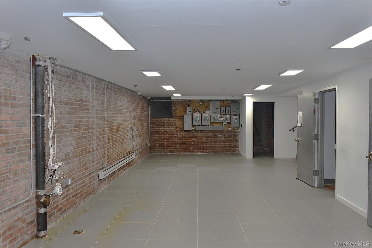 Empty room, Interior, Recessed Lighting, Stone Walls