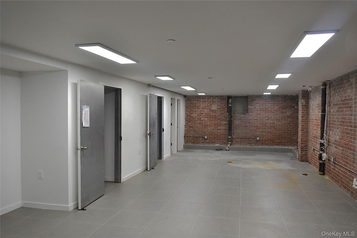 Empty room, Interior, Recessed Lighting, Stone Walls