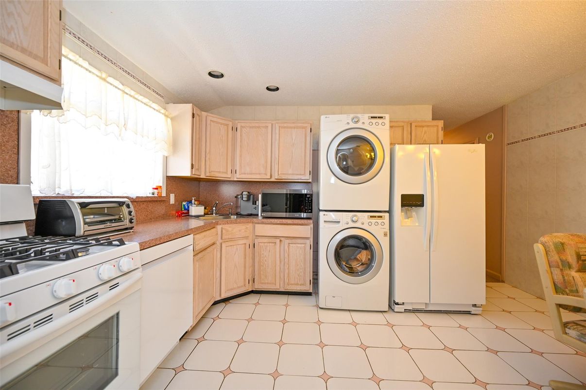 Interior, Kitchen, Recessed Lighting, Washer