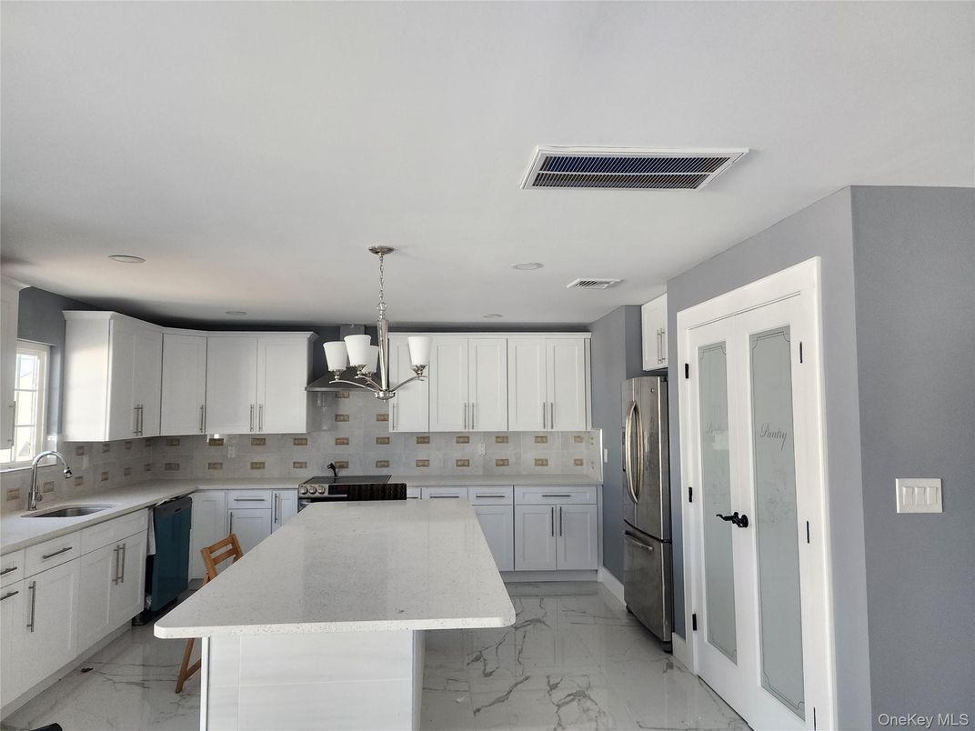 Chandelier, Interior, Kitchen, Marble, Pendant Lights, Recessed Lighting