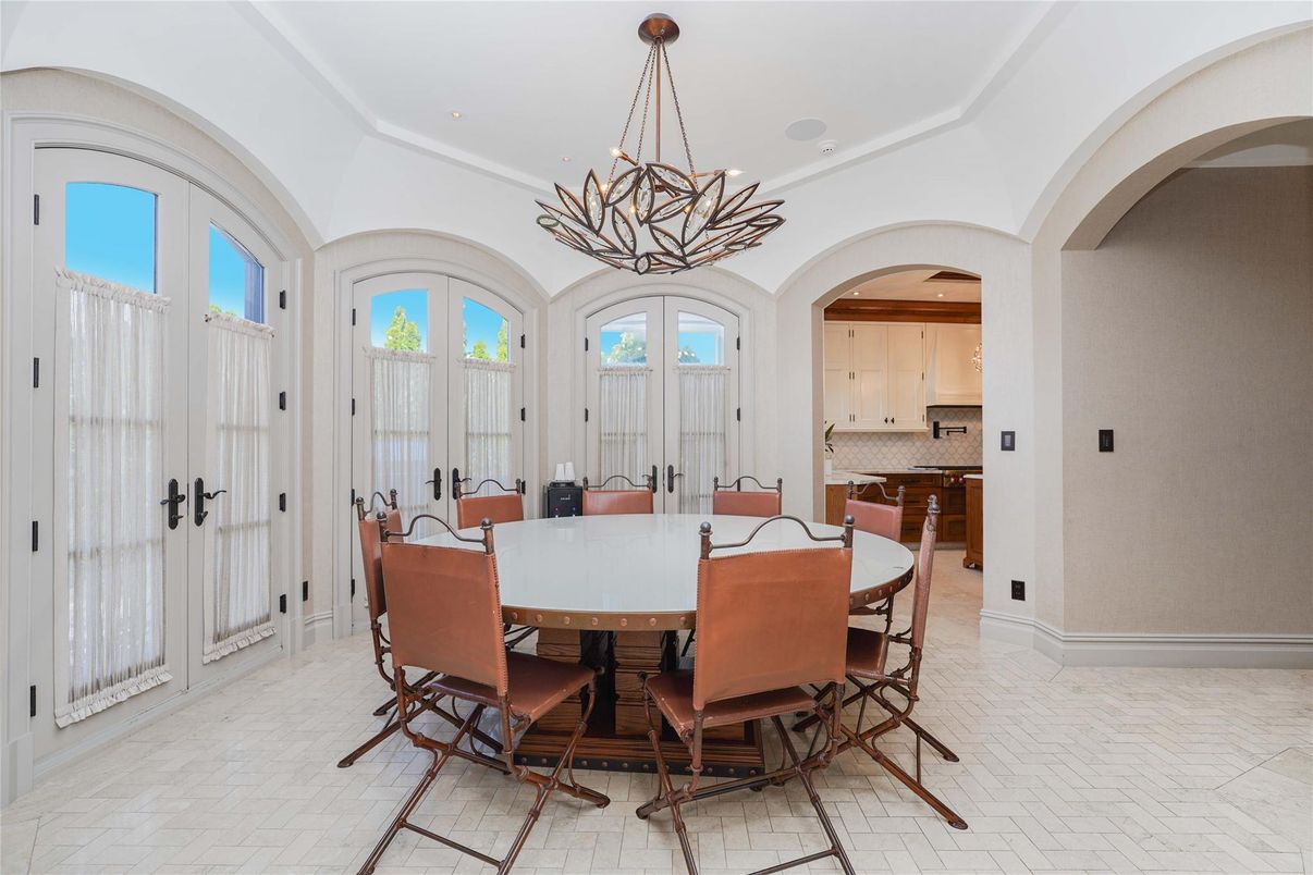 Dining room, Interior, Pendant Lights, Recessed Lighting