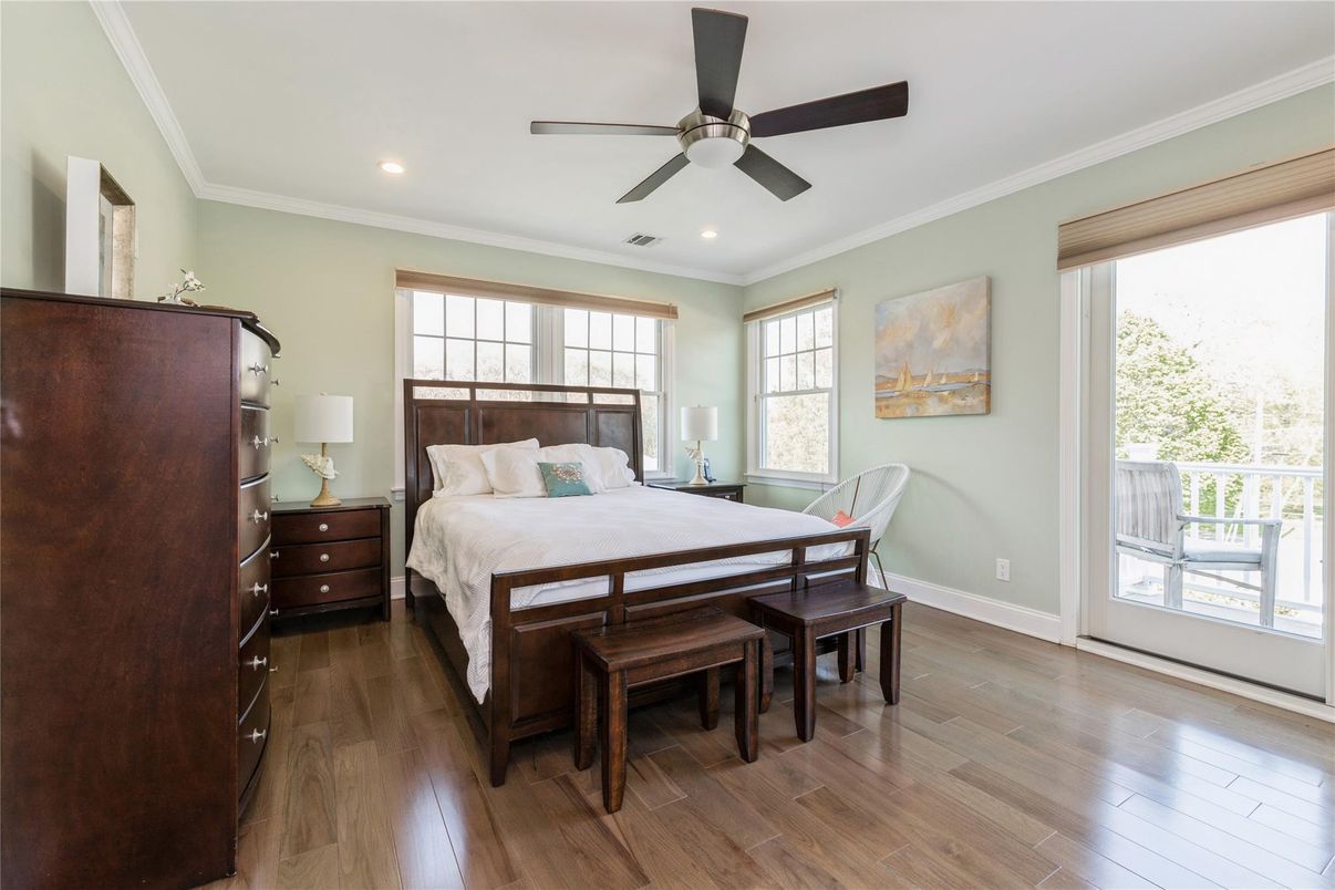 Bedroom, Dining room, Interior, Recessed Lighting, Wood Texture Flooring