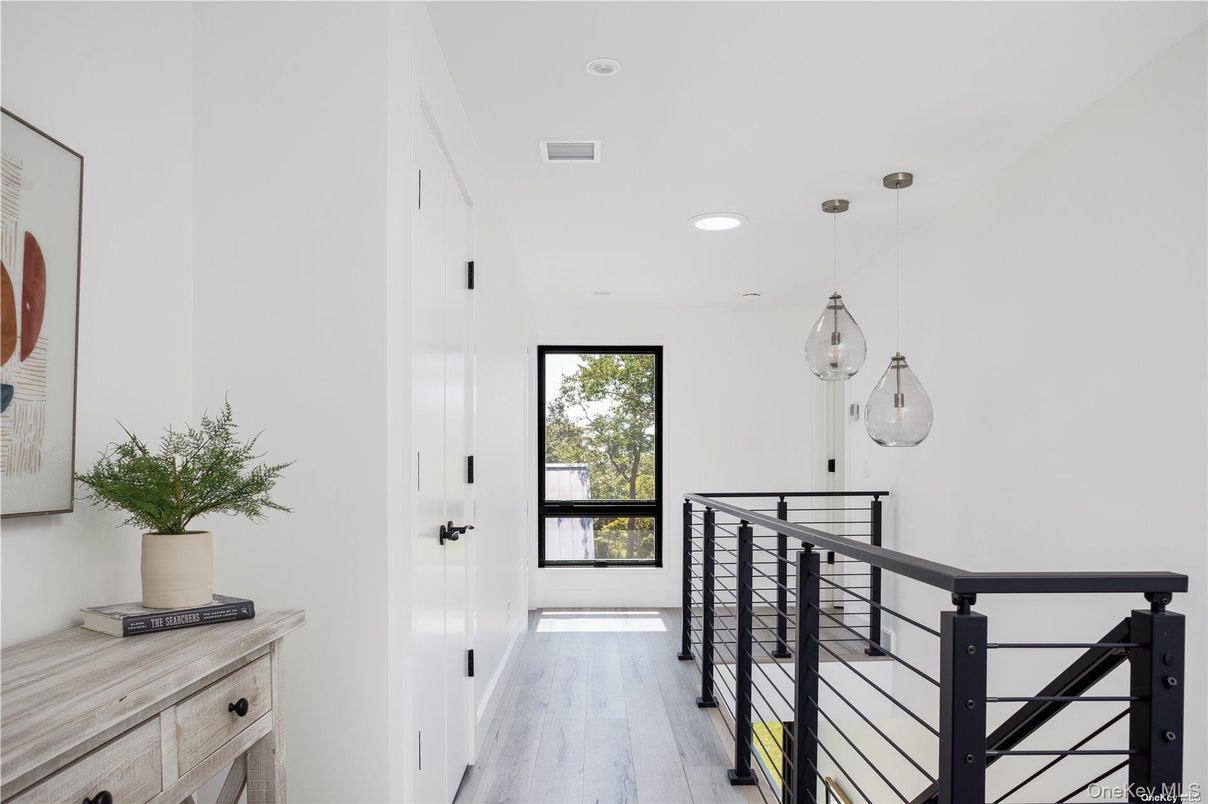 Interior, Pendant Lights, Recessed Lighting, Wood Texture Flooring