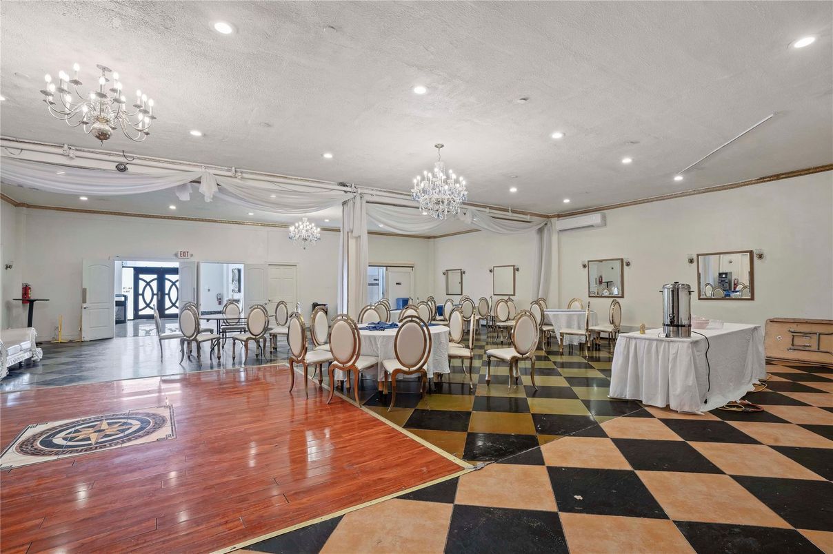 Chandelier, Dining room, Interior, Recessed Lighting