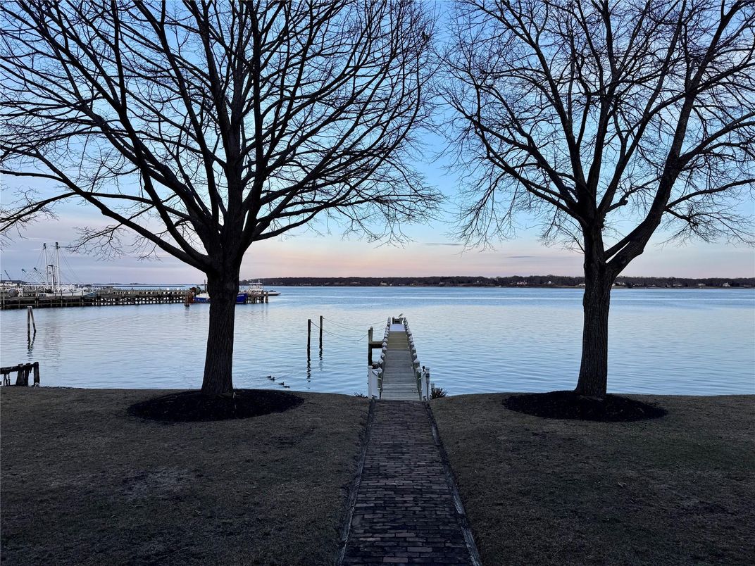 Exterior, Lake