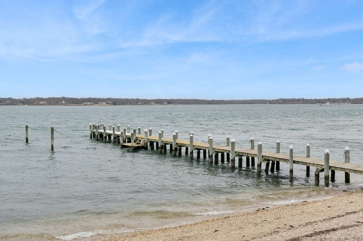 Exterior, Lake