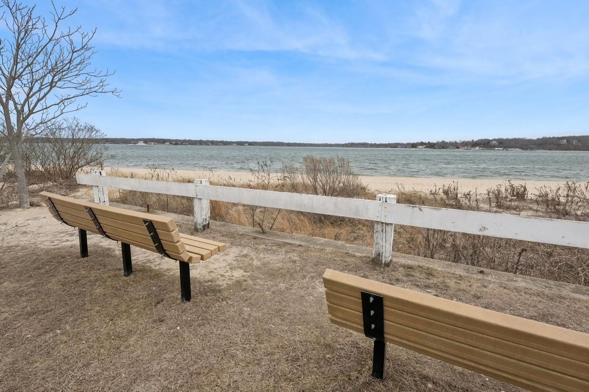 Exterior, Lake