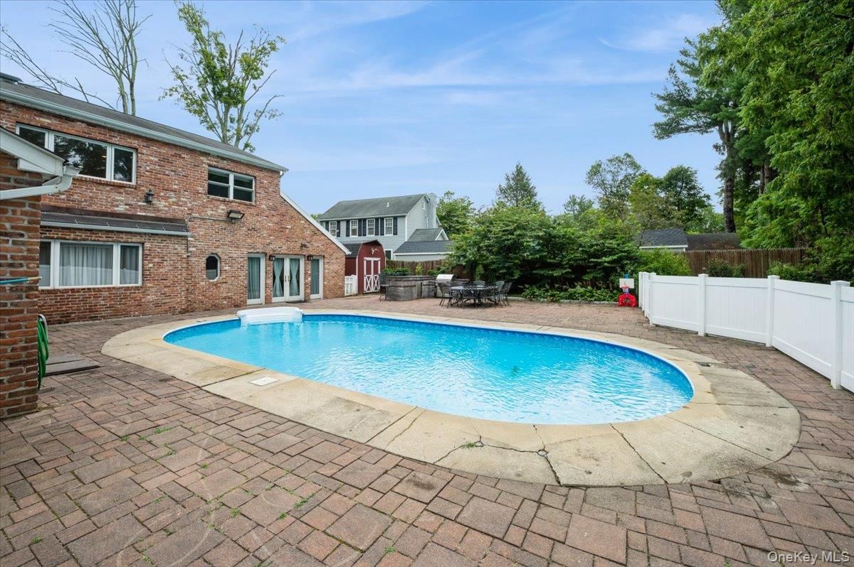 Exterior, Pool