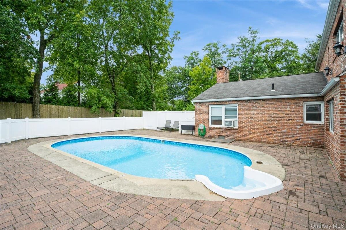 Exterior, Pool