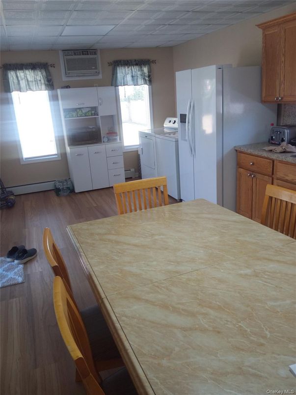 Dining room, Interior, Kitchen, Washer, Wood Texture Flooring