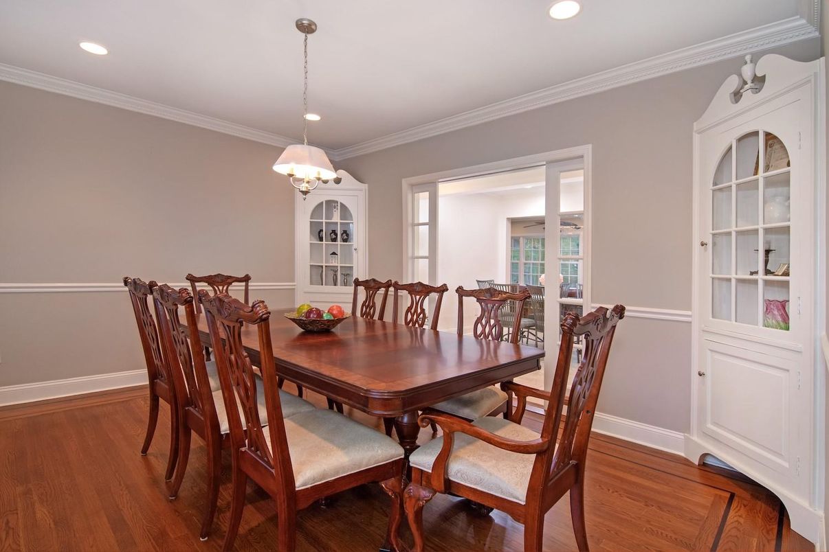 Chandelier, Dining room, Interior, Recessed Lighting, Wood Texture Flooring