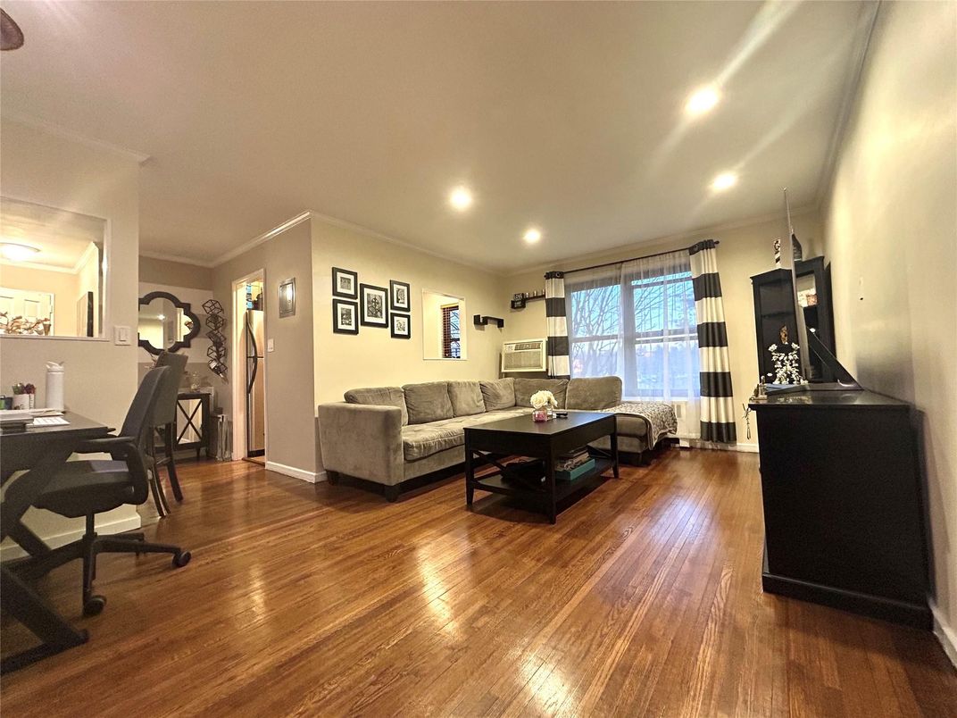 Home Office, Interior, Living room, Recessed Lighting, Wood Texture Flooring