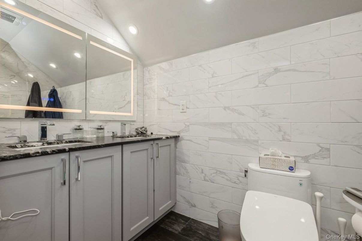 Bathroom, Interior, Marble Walls, Recessed Lighting