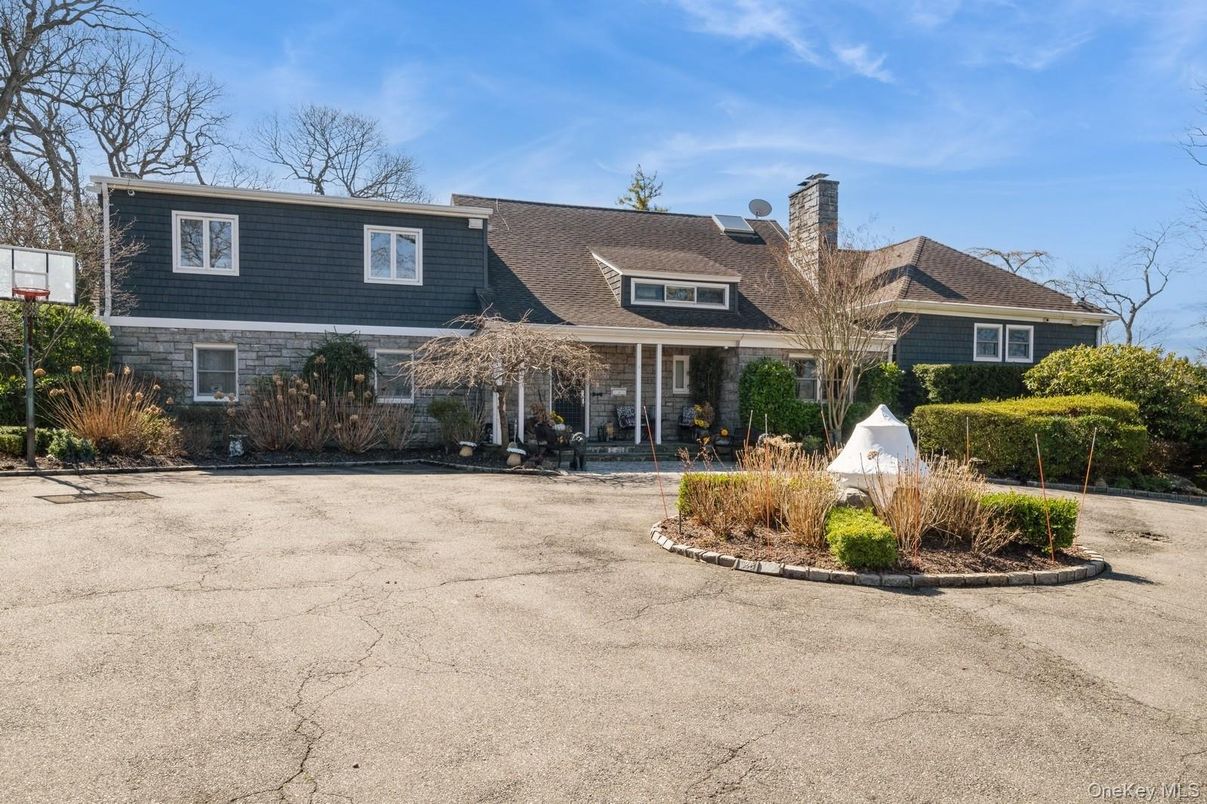 Backyard, Exterior, Facade, Split Level