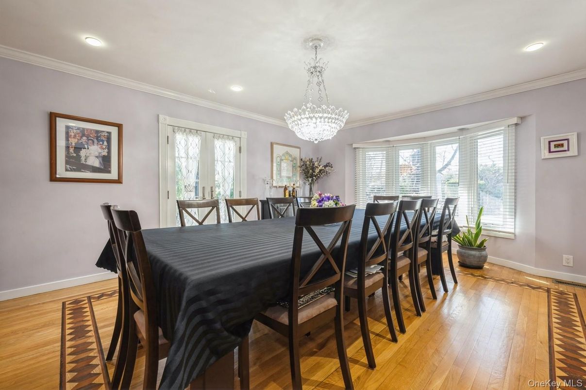 Chandelier, Dining room, Interior, Recessed Lighting, Wood Texture Flooring