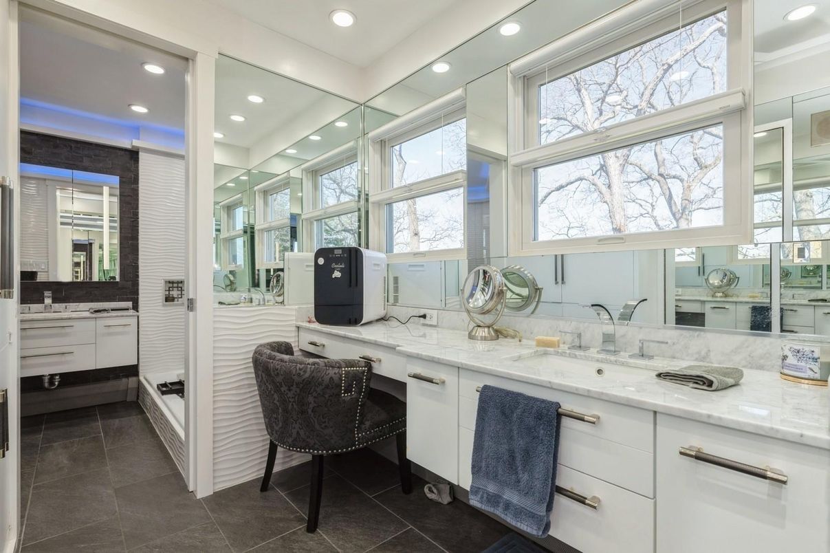 Bathroom, Interior, Recessed Lighting