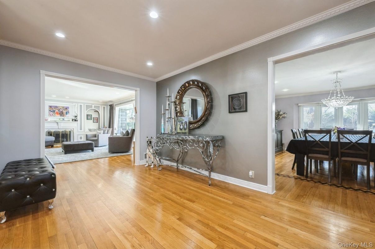 Chandelier, Dining room, Interior, Living room, Recessed Lighting, Wood Texture Flooring