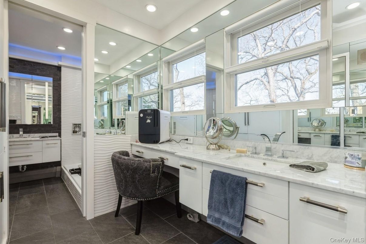 Bathroom, Dual Sink Vanities, Interior, Recessed Lighting