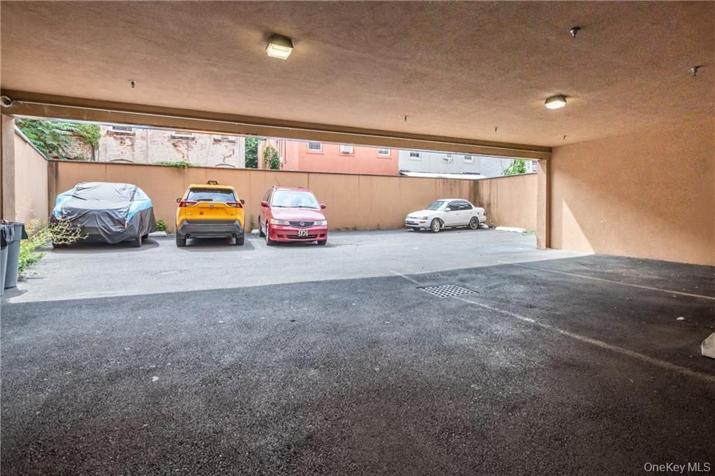 Exterior, Garage