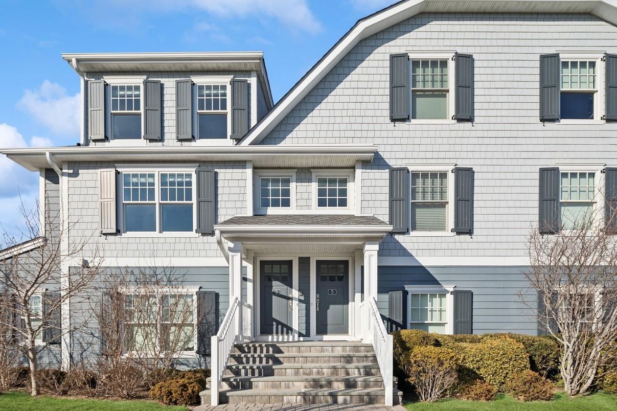 Exterior, Facade, Queen Anne Victorian