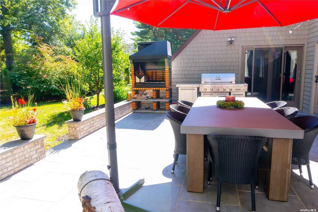 Exterior, Outdoor Kitchen