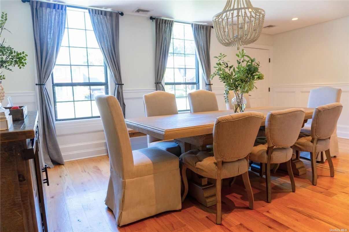 Chandelier, Dining room, Interior, Recessed Lighting, Wood Texture Flooring