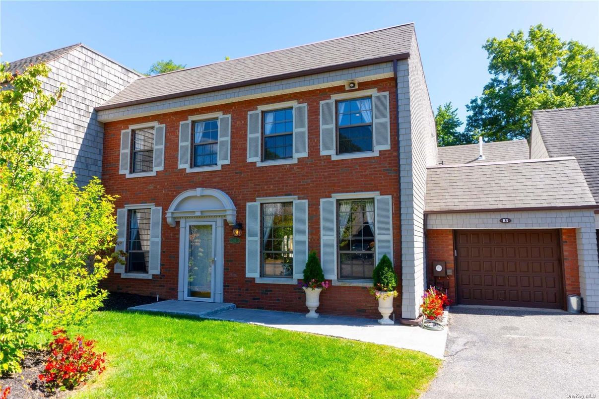 Attached, Exterior, Facade, Brick Facade, Georgian