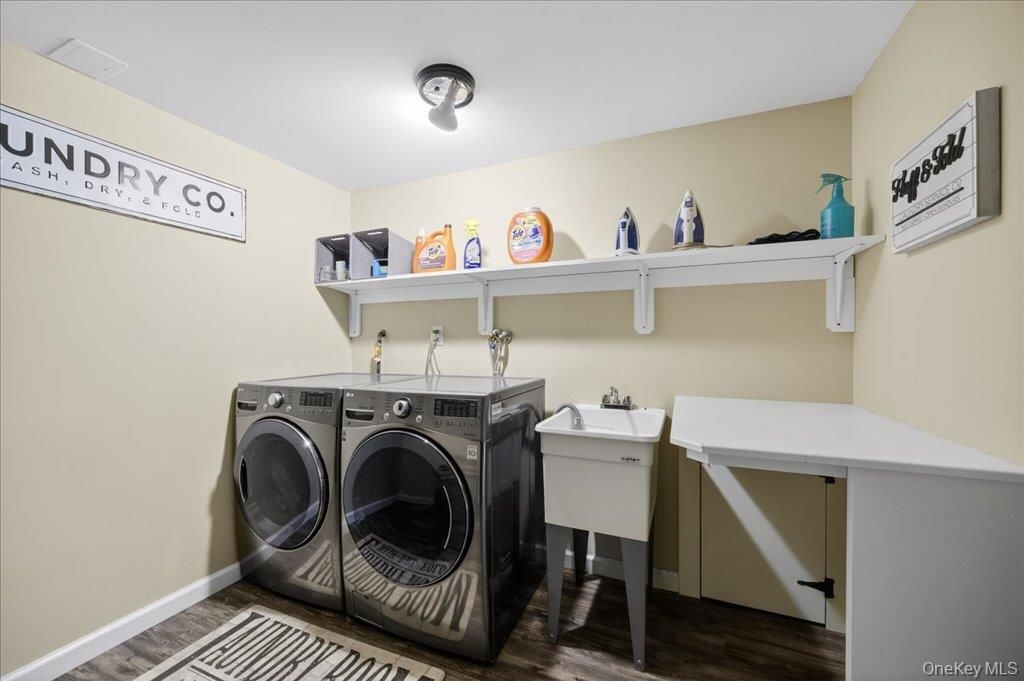 Interior, Washer, Wood Texture Flooring
