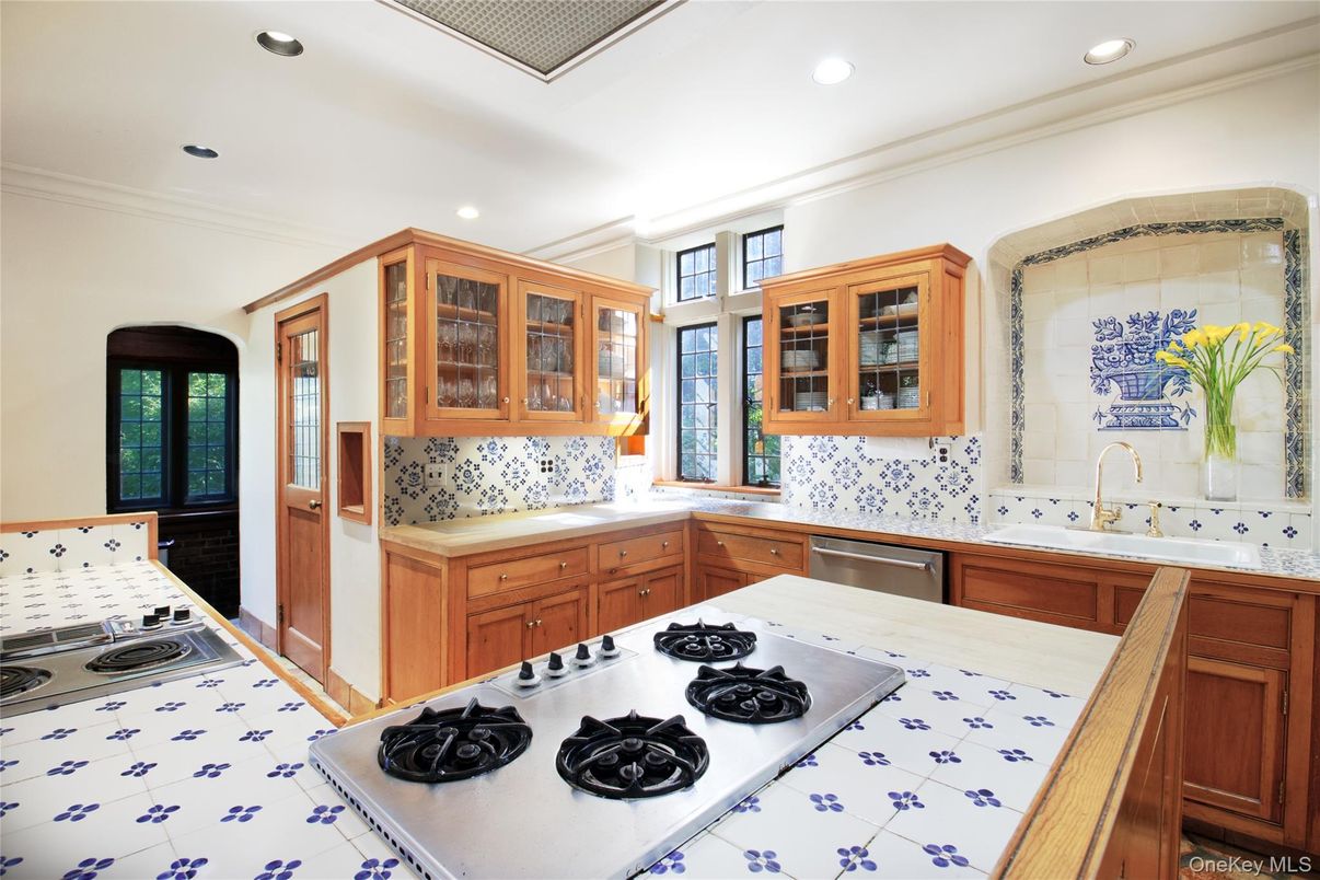 Interior, Kitchen, Recessed Lighting, Tile Countertops