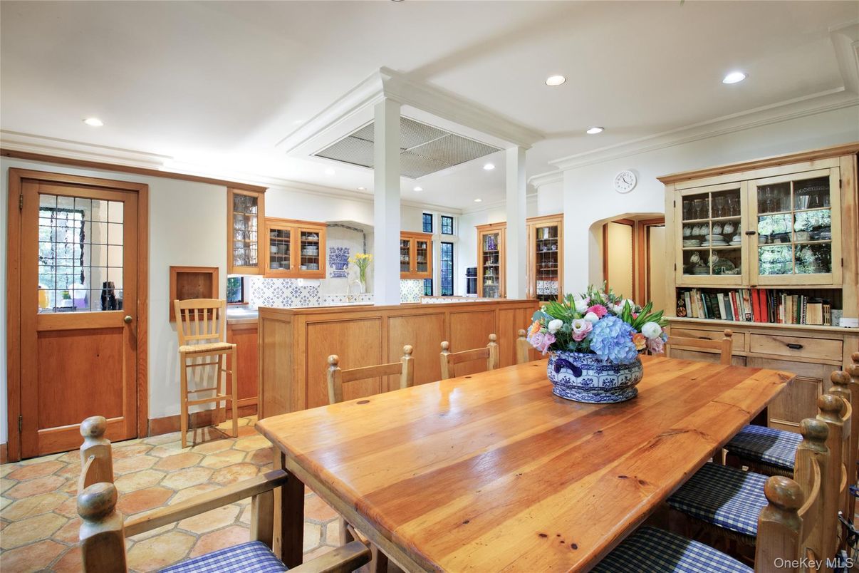 Dining room, Interior, Recessed Lighting
