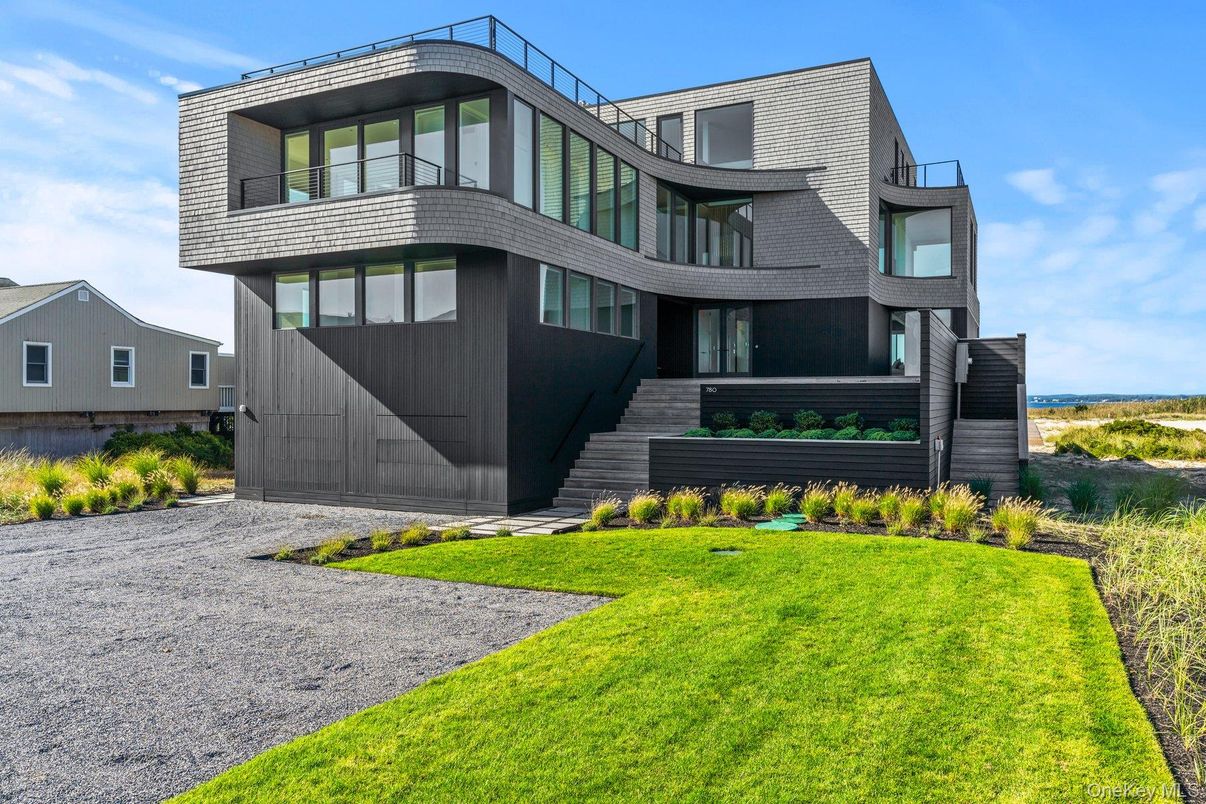 Backyard, Exterior, Facade, Modern
