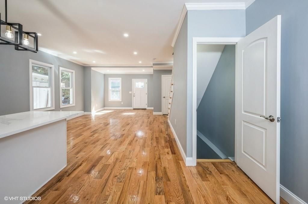 Empty room, Interior, Pendant Lights, Recessed Lighting, Wood Texture Flooring