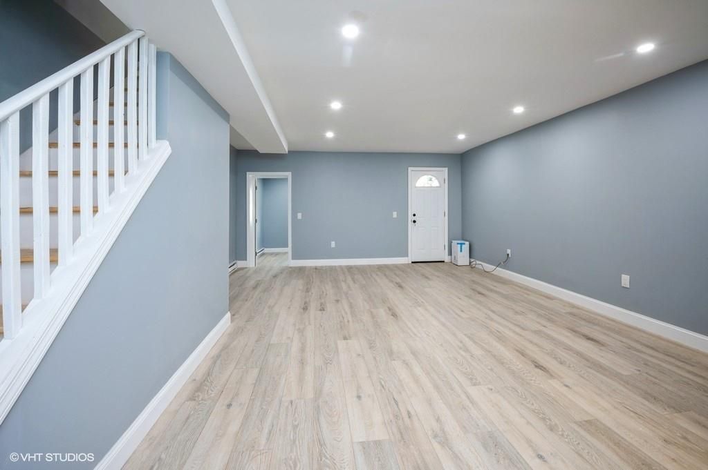 Empty room, Interior, Recessed Lighting, Wood Texture Flooring