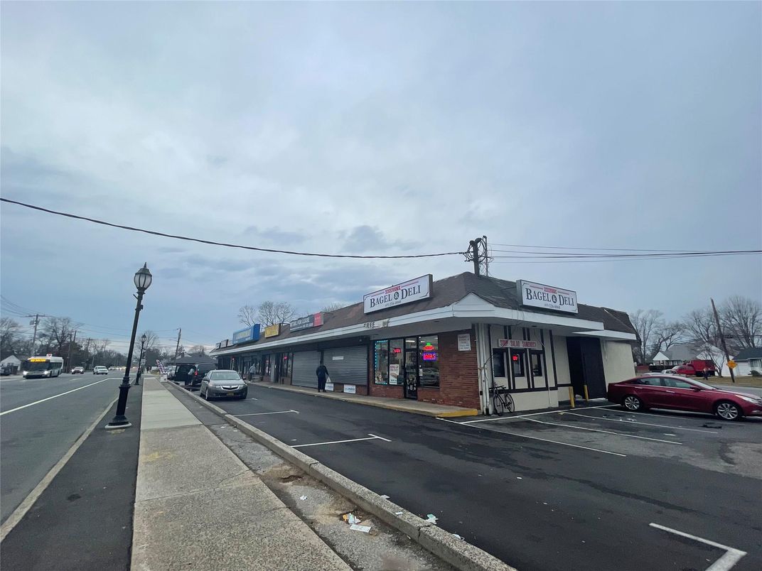 Exterior, Facade, None