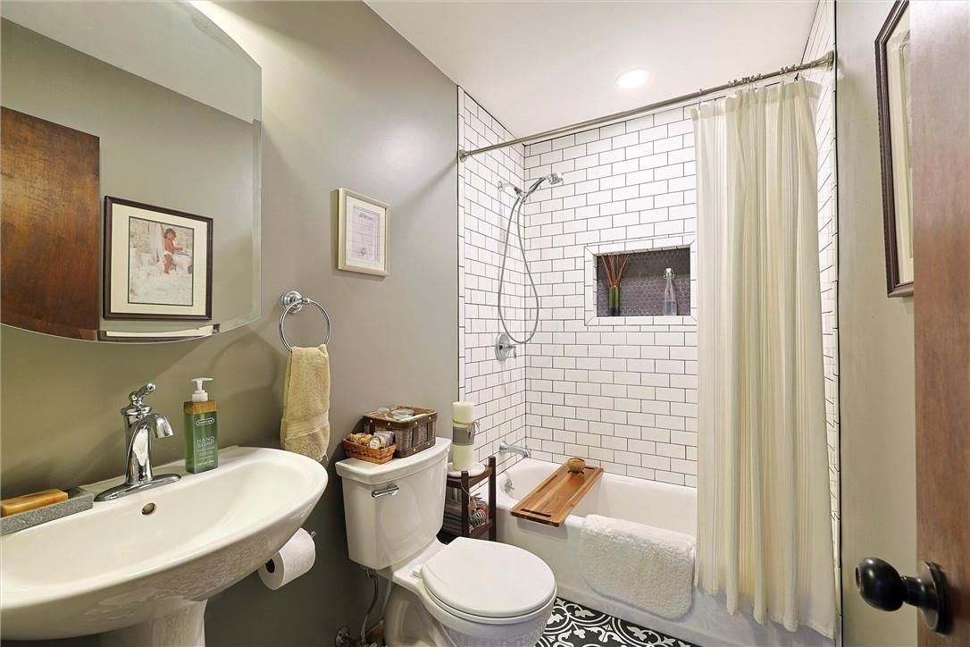 Bathroom, Interior, Recessed Lighting