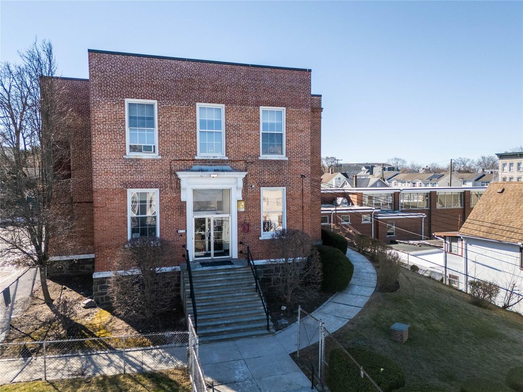 Exterior, Facade, Brick Facade, Georgian