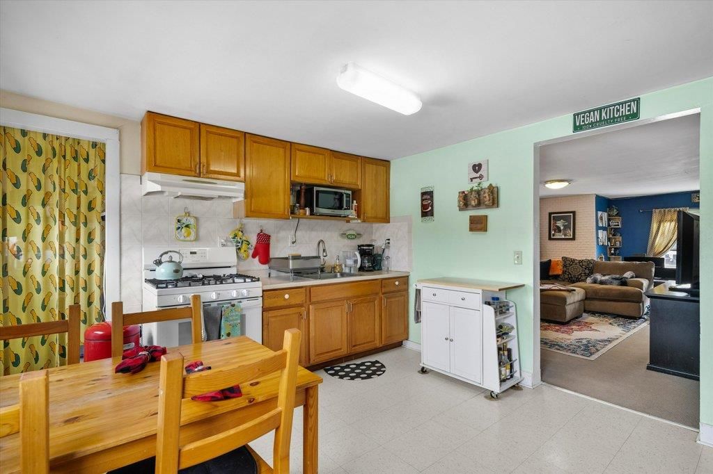 Dining room, Interior, Kitchen, Living room, Stainless Steel Appliances