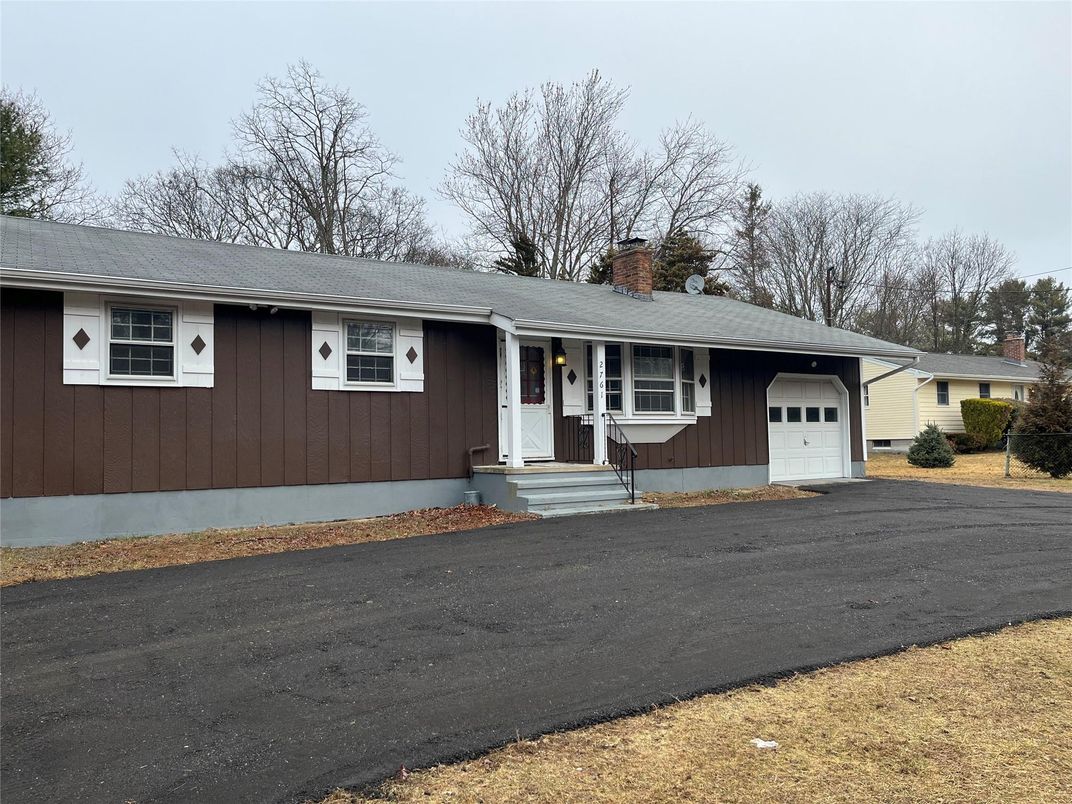 Attached, Exterior, Facade, Ranch